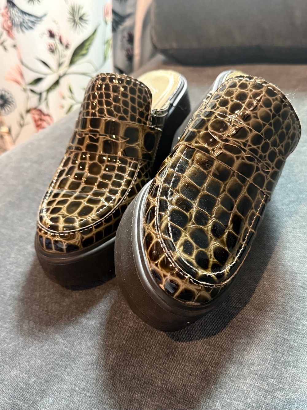 Matisse Croc-Embossed  Kelly Platform Clog in Olive- Size 7.5